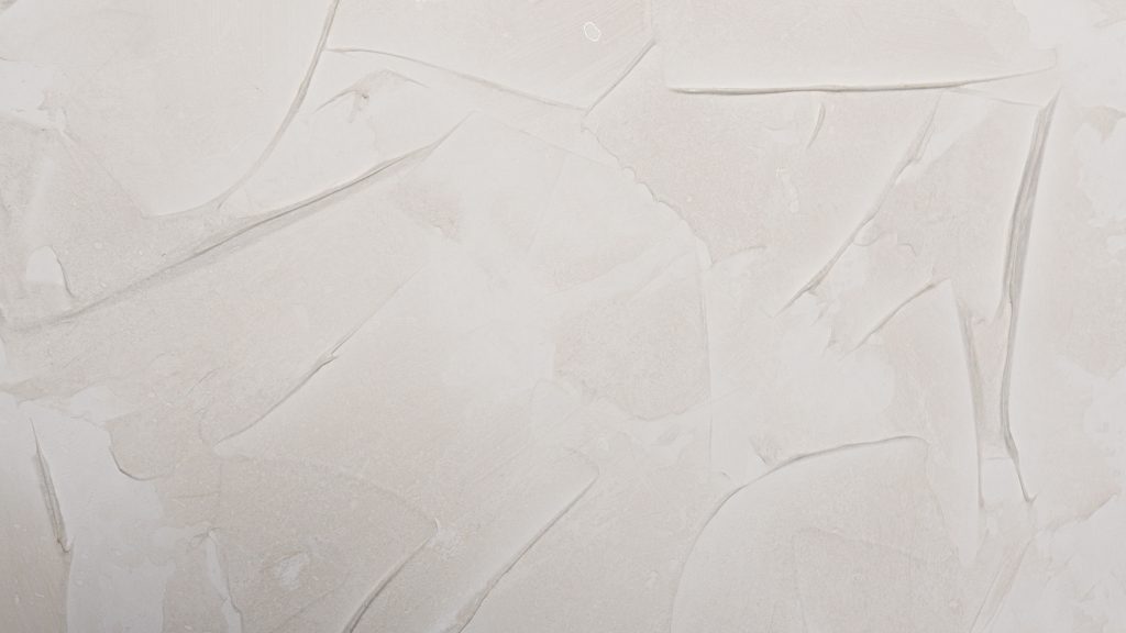 Texture d'enduit décoratif blanc avec effets de matière